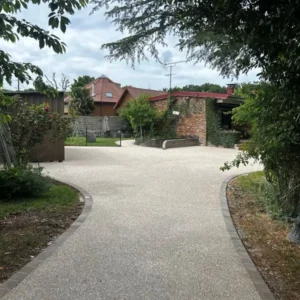 béton lavé cour intérieure