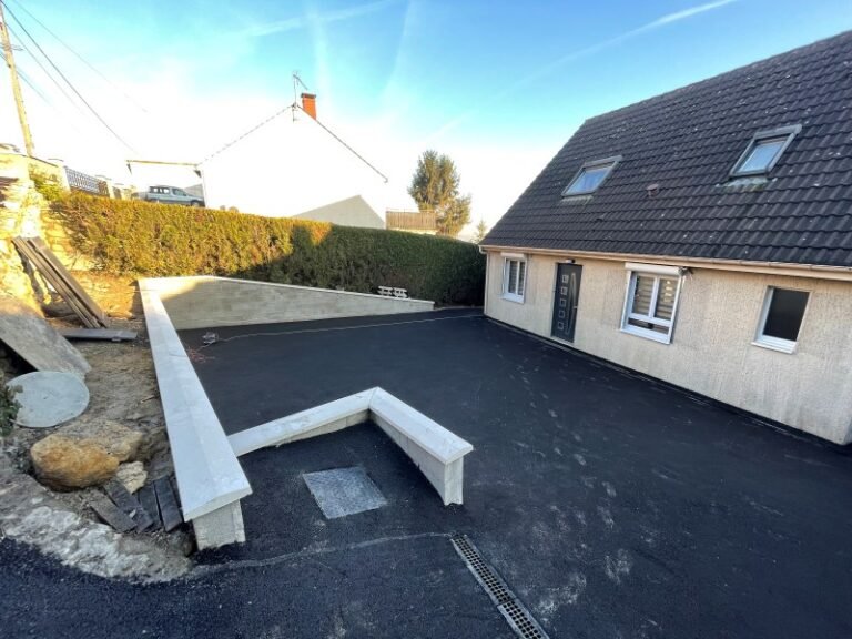 enrobé cour d'une maison