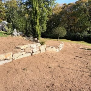 Nivellement de terrain & enrochement en pierre